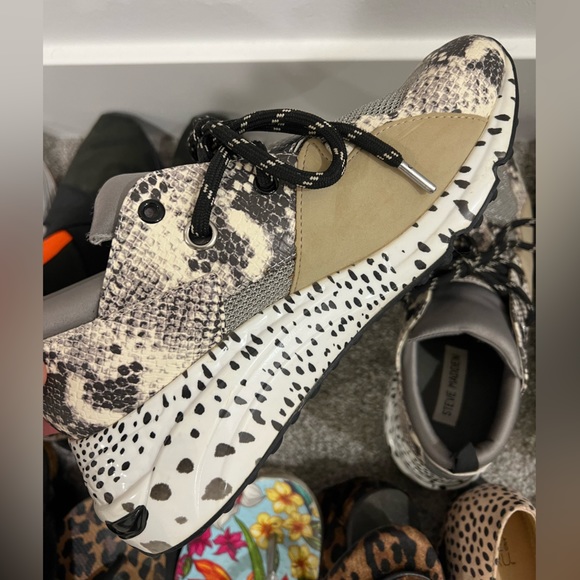 Steve Madden shoes - size 9 - used both in excellent condition, $40 each - Picture 2 of 4